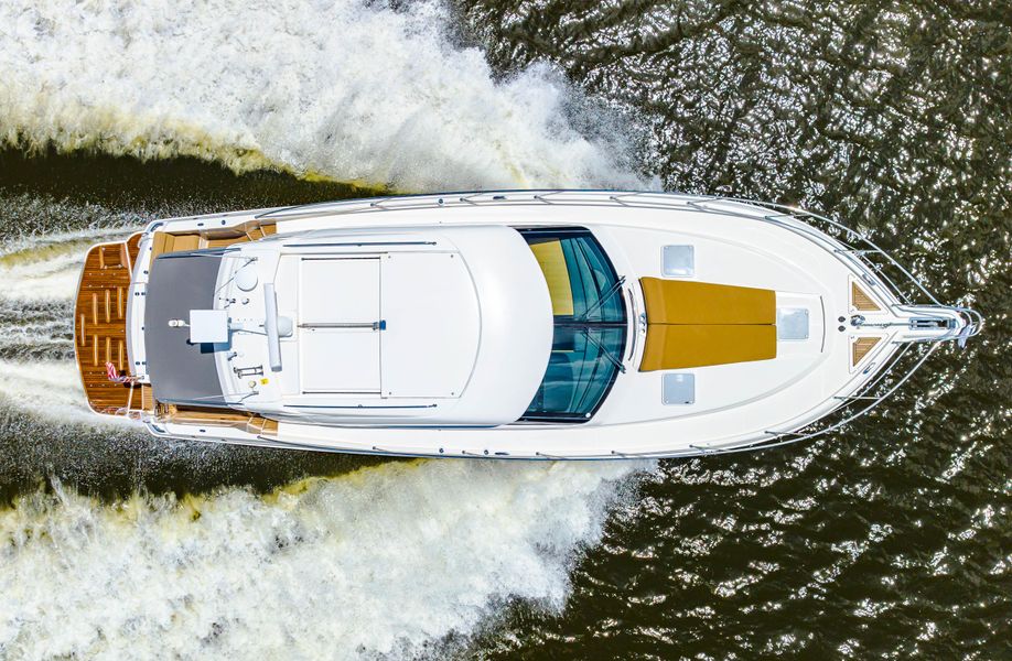2012 Riviera 5000 Sport Yacht