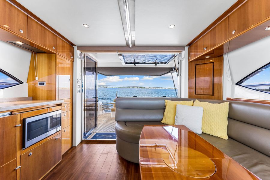 2012 Riviera 5000 Sport Yacht