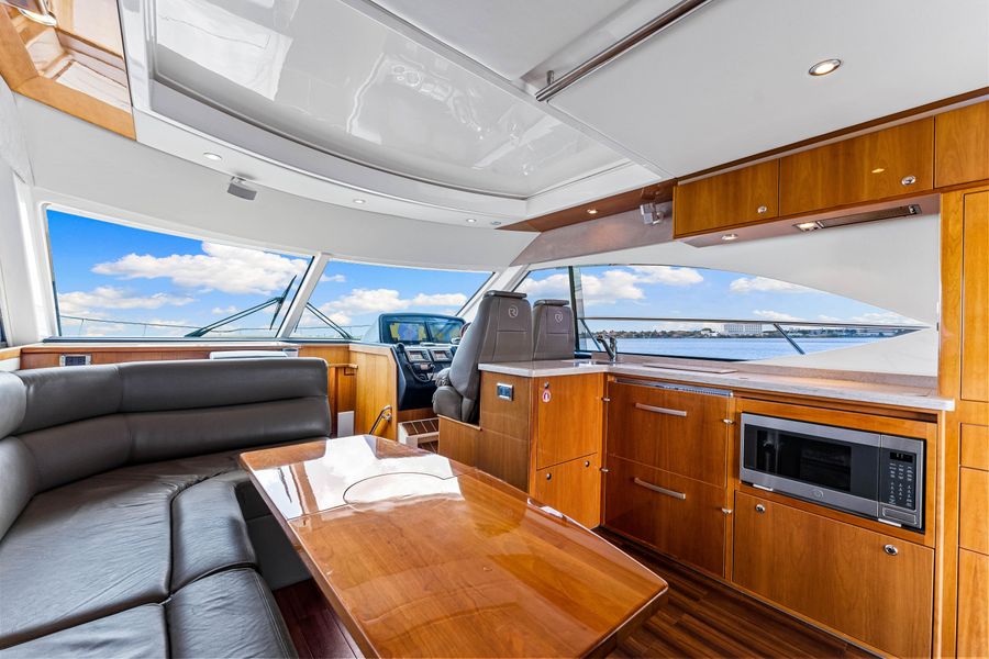 2012 Riviera 5000 Sport Yacht