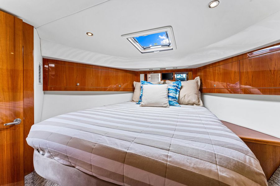 2012 Riviera 5000 Sport Yacht