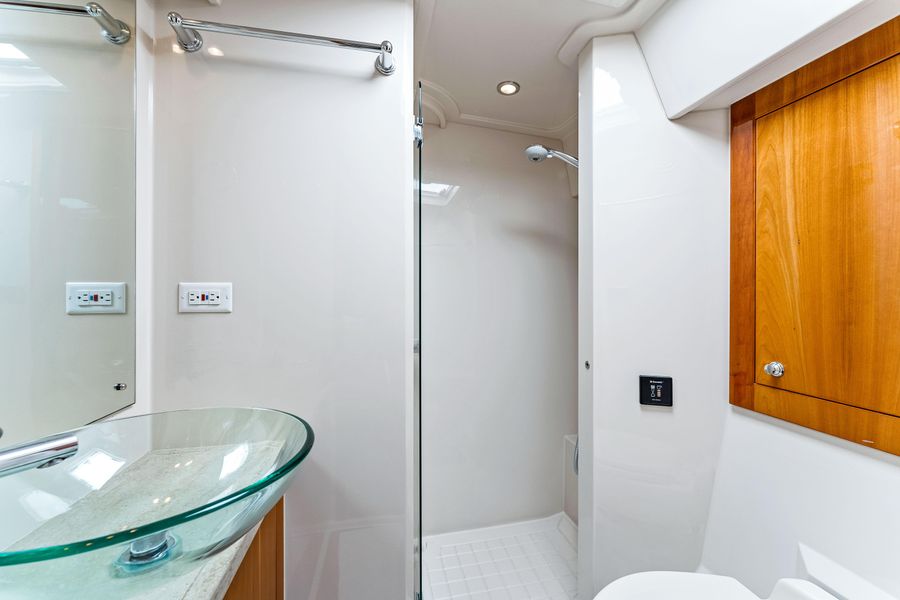 2012 Riviera 5000 Sport Yacht
