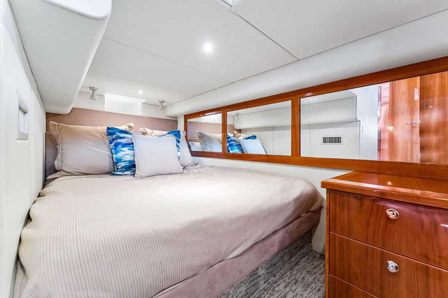 2012 Riviera 5000 Sport Yacht
