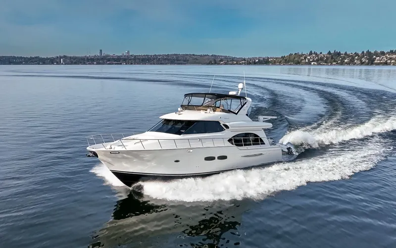 Persistence Yacht Photos Pics 2010 Meridian 580 Pilothouse yacht cruising on open water.