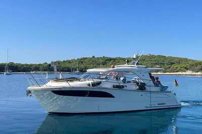 2020 Marex 310 suncruiser
