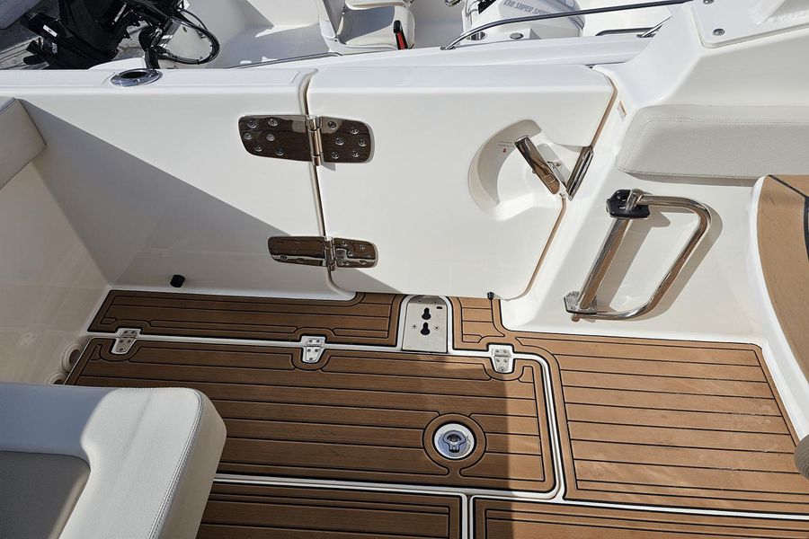 2021 Boston Whaler 280 Vantage