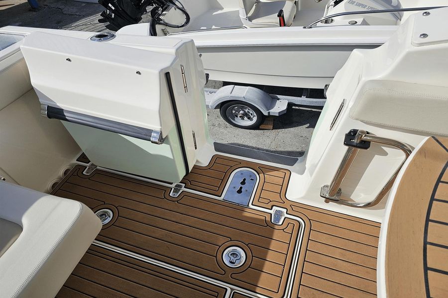 2021 Boston Whaler 280 Vantage