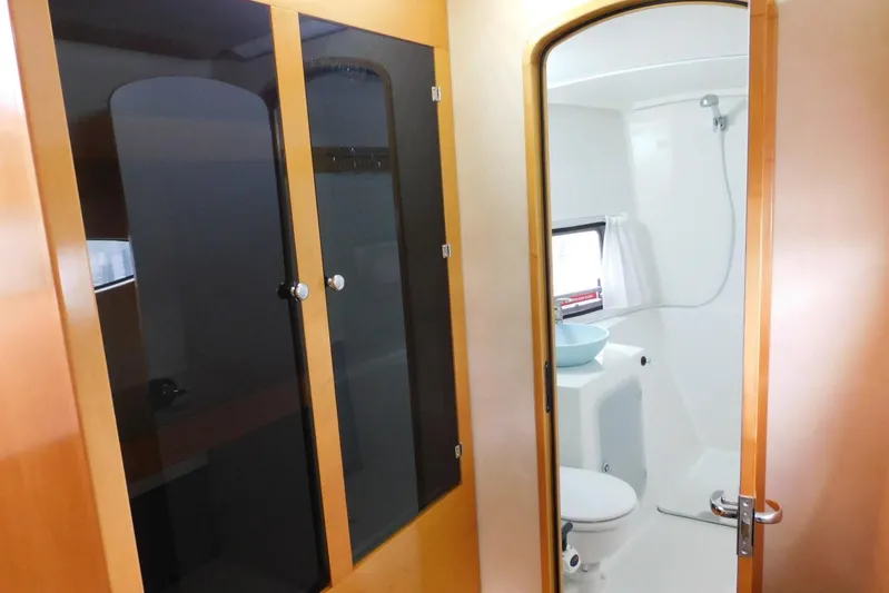 Sail La Vie Yacht Photos Pics Bathroom interior of 2007 Fountaine Pajot Mahe 36 Evolution catamaran.