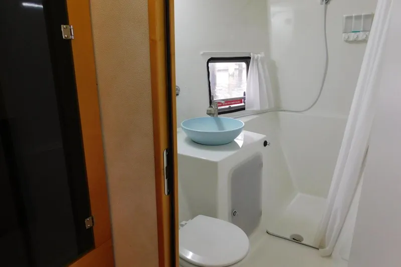 Sail La Vie Yacht Photos Pics Bathroom interior of 2007 Fountaine Pajot Mahe 36 Evolution catamaran.