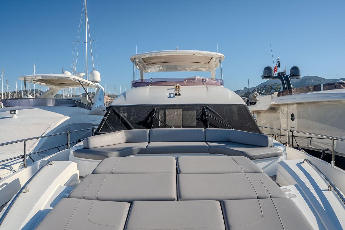 2016 Princess 69 