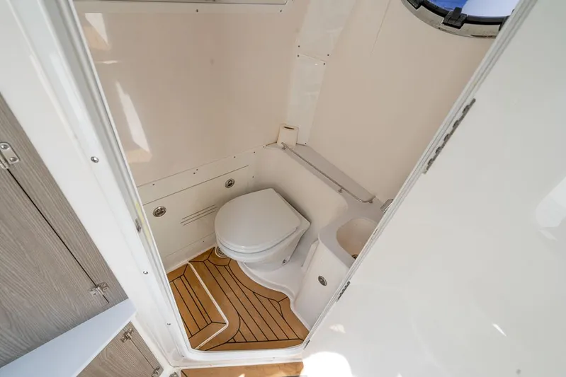 Caymas Yacht Photos Pics 