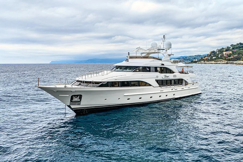 Georgia I Yacht Photos Pics Luxury 2009 Benetti Classic 120 yacht cruising on open sea.