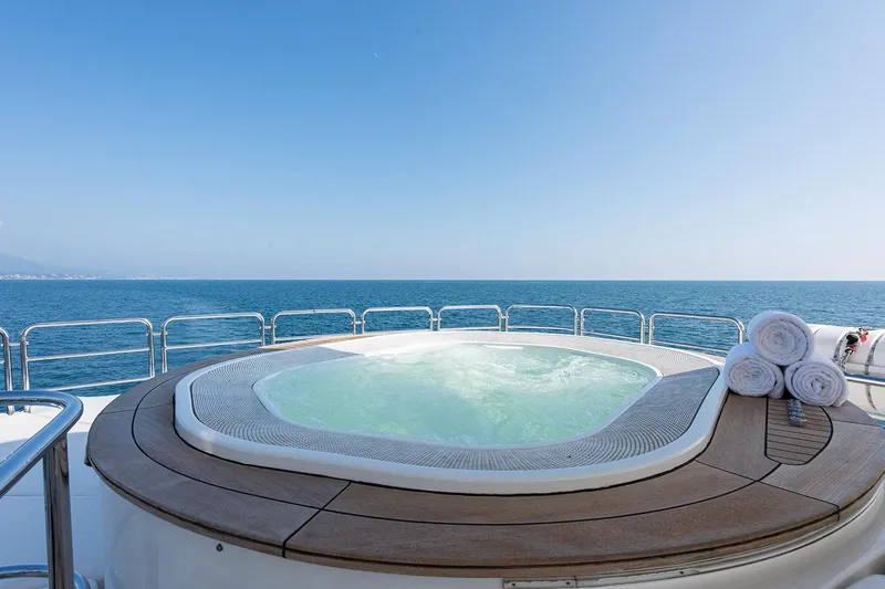 Georgia I Yacht Photos Pics Jacuzzi on Benetti Classic 120 yacht, 2009 model, with ocean view and rolled towels.