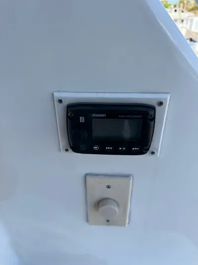 Turnin Fins Yacht Photos Pics 