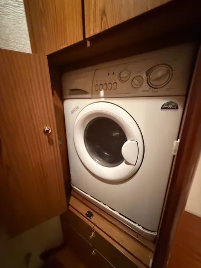 Turnin Fins Yacht Photos Pics 