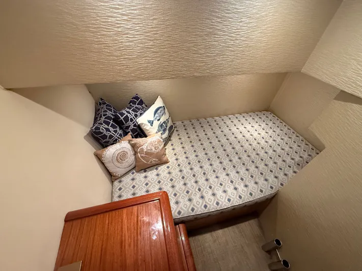 Turnin Fins Yacht Photos Pics 