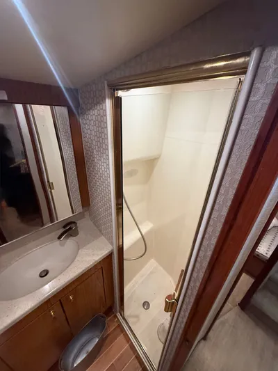 Turnin Fins Yacht Photos Pics 