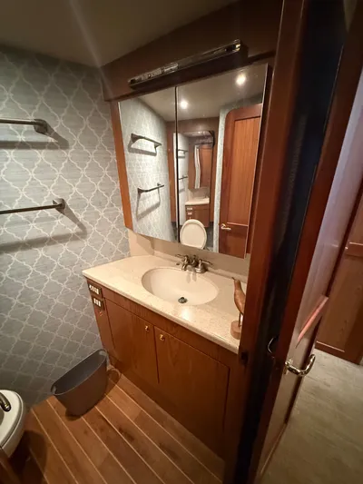 Turnin Fins Yacht Photos Pics 