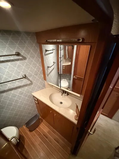 Turnin Fins Yacht Photos Pics 