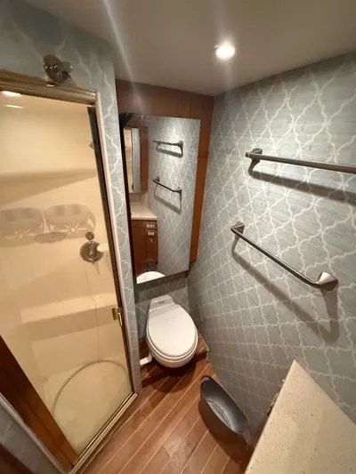 Turnin Fins Yacht Photos Pics 