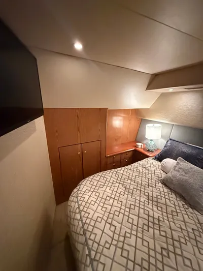 Turnin Fins Yacht Photos Pics 