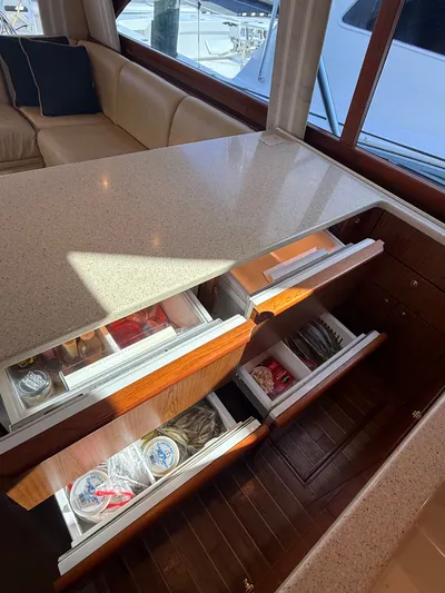 Turnin Fins Yacht Photos Pics 