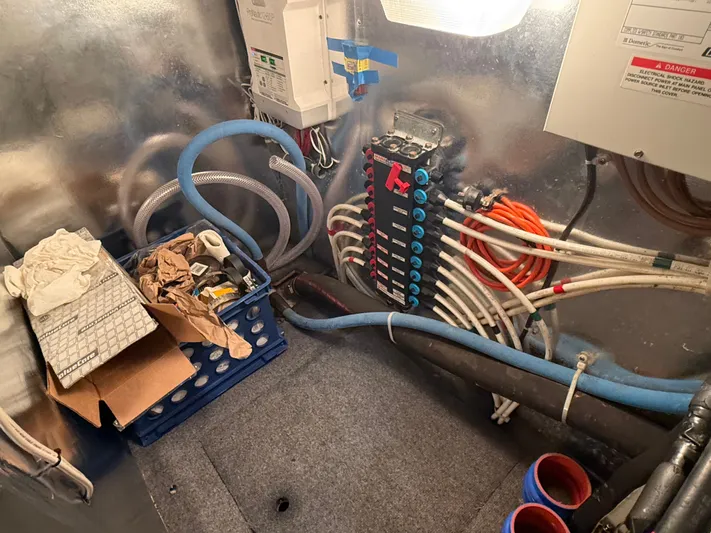 Turnin Fins Yacht Photos Pics 