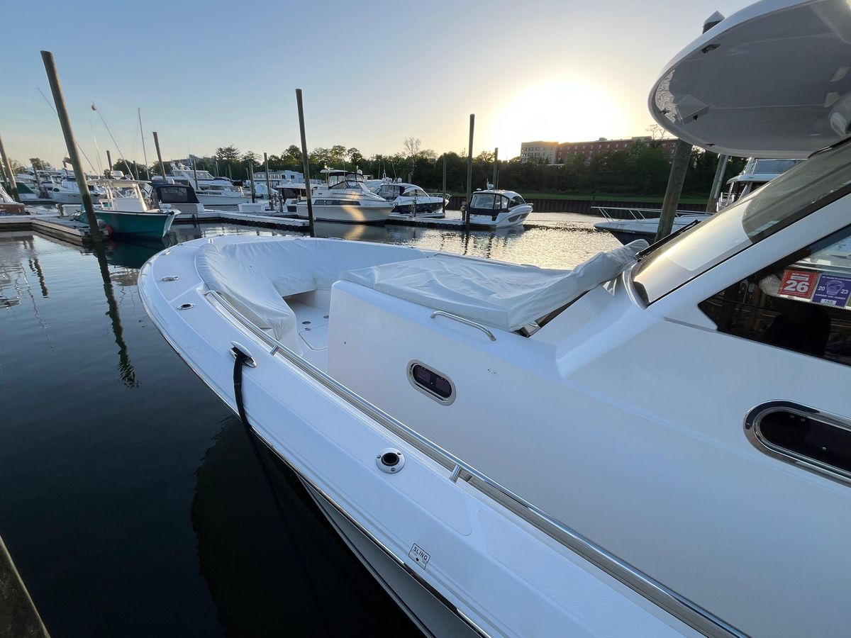 2019 Pursuit 42 