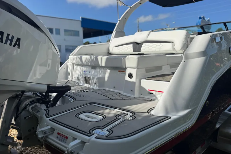  Yacht Photos Pics 2026 Four Winns HD8 OB boat with Yamaha outboard motor, featuring spacious seating and sleek design.