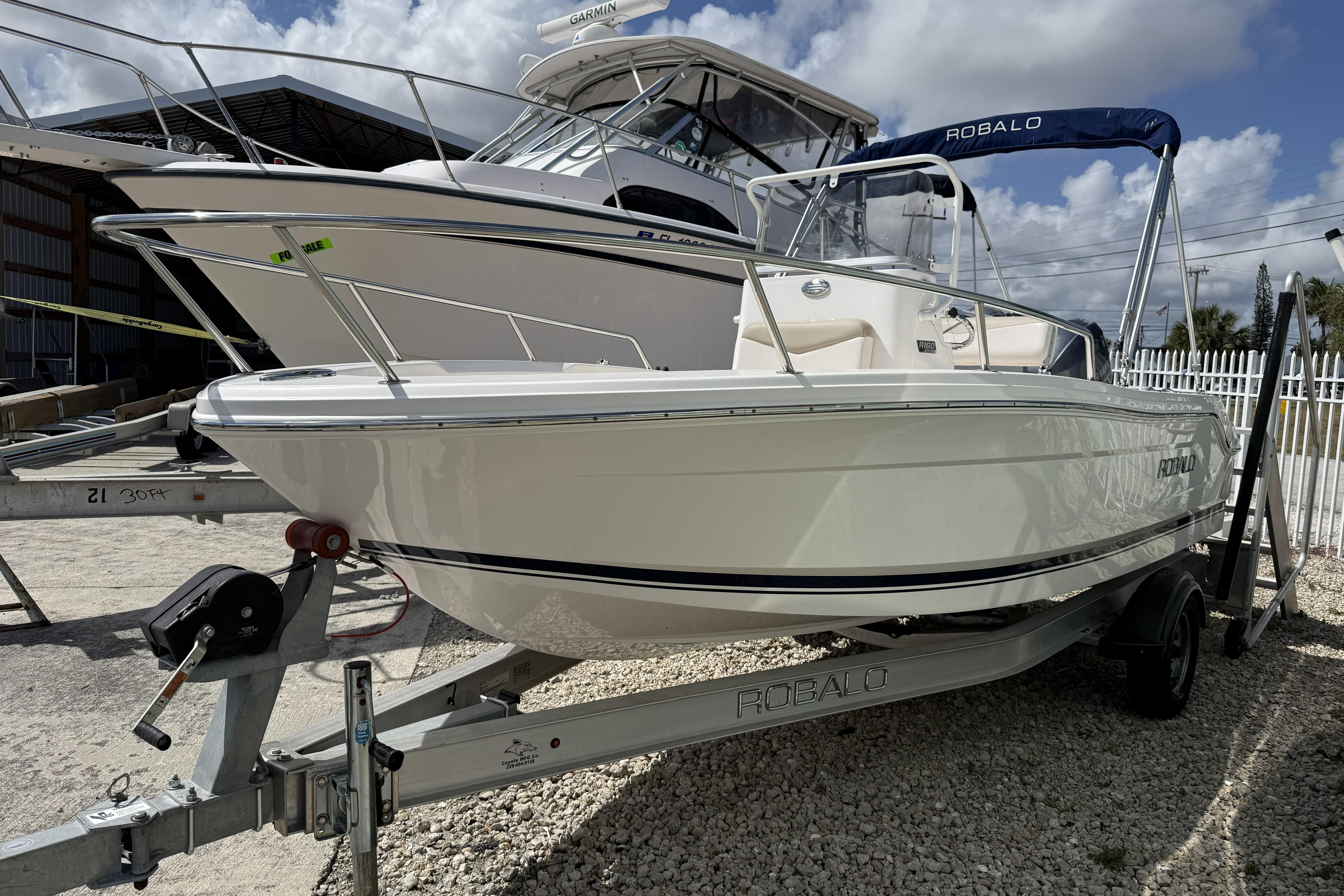 2017 Robalo R160 Center Console - Image 1
