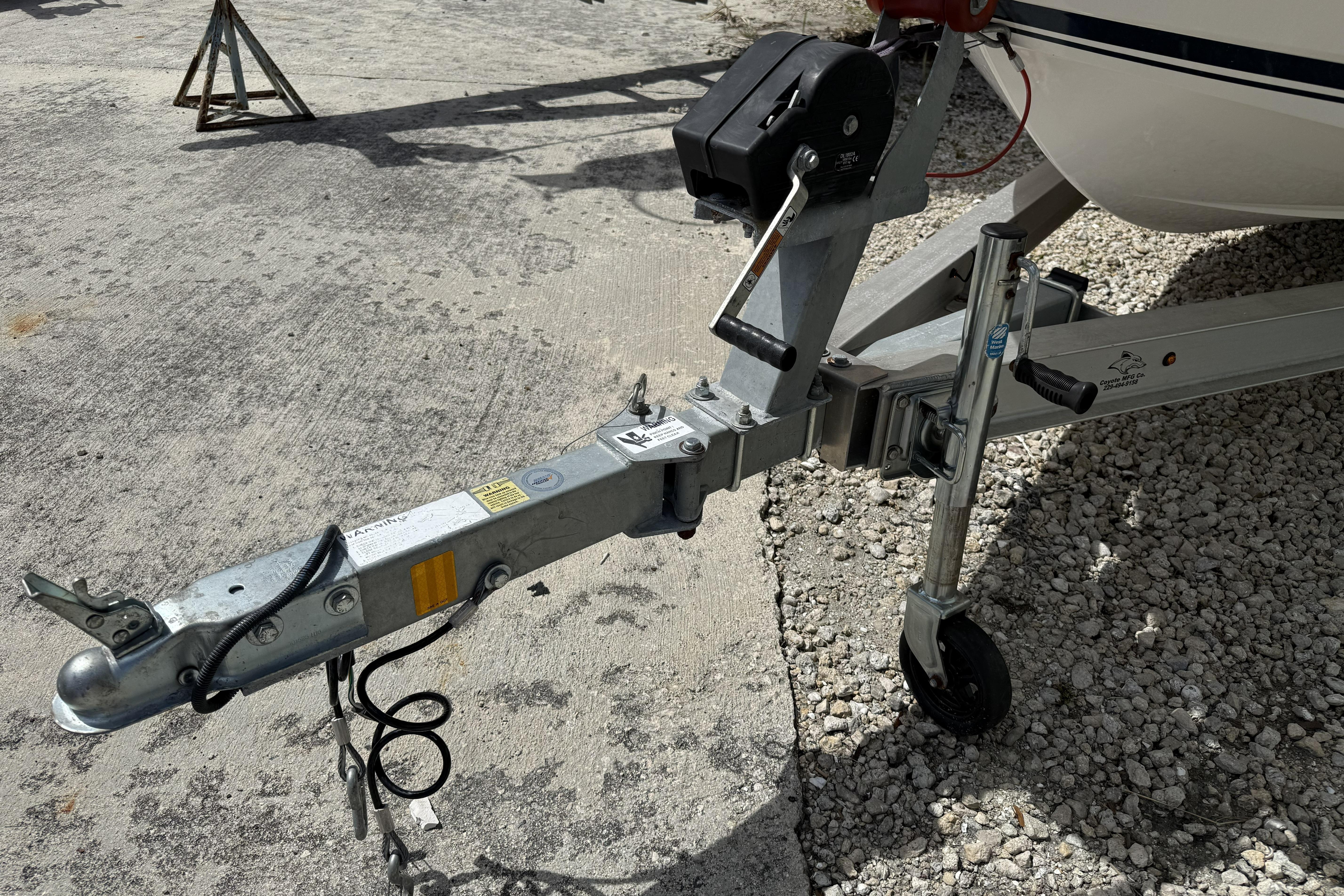 2017 Robalo R160 Center Console - Image 14