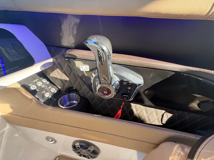  Yacht Photos Pics Interior controls of 2023 Sea Ray 280 SLX boat, featuring sleek design and modern technology.