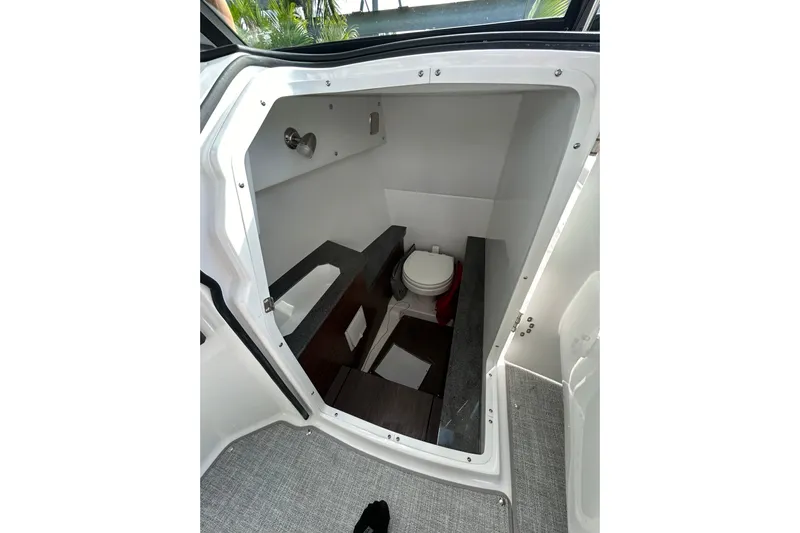  Yacht Photos Pics 2026 Four Winns H9 OB boat interior with compact bathroom and toilet.