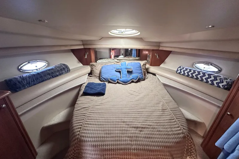 Blue Yonder Yacht Photos Pics Luxurious cabin interior of 2004 Meridian 459 Motoryacht with nautical decor.