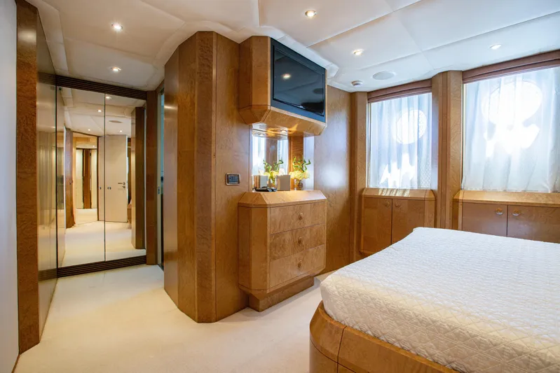 Benita Blue Yacht Photos Pics Luxurious 2005 Evolution Yachts Custom bedroom with wood accents and modern amenities.