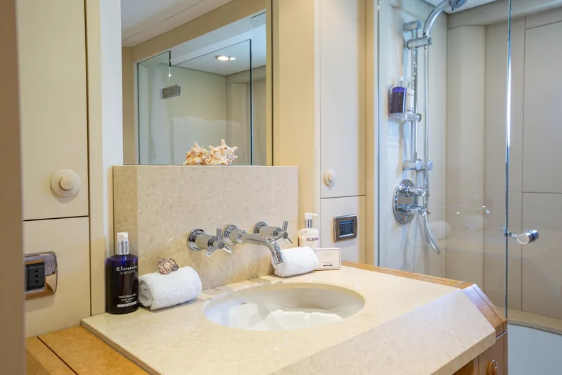 Benita Blue Yacht Photos Pics Luxurious bathroom on 2005 Evolution Yachts Custom, featuring elegant fixtures and modern amenities.