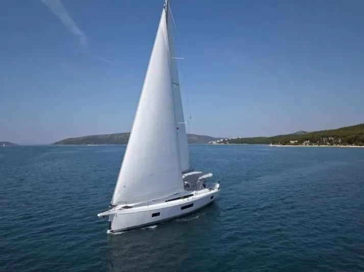 Miss Alice Yacht Photos Pics Sailing yacht Beneteau 51.1, 2018 model, cruising on calm blue waters.