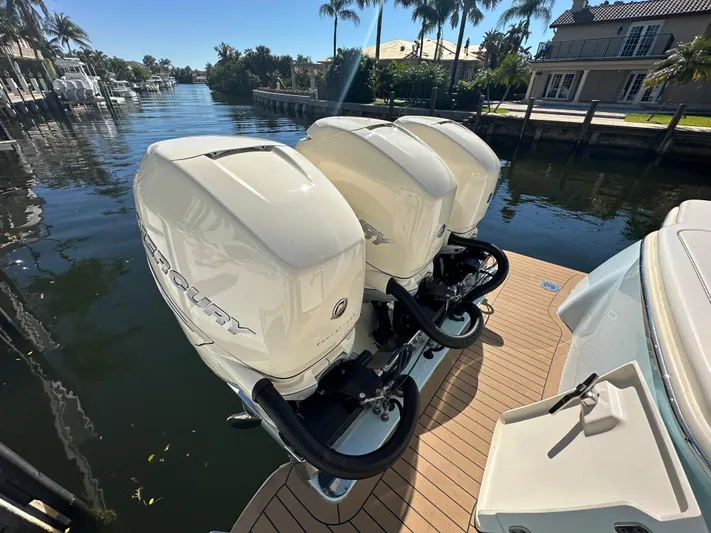 Island Time II Yacht Photos Pics 