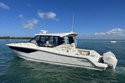 2022 40' Boston Whaler-405 Conquest Sarasota, FL, US