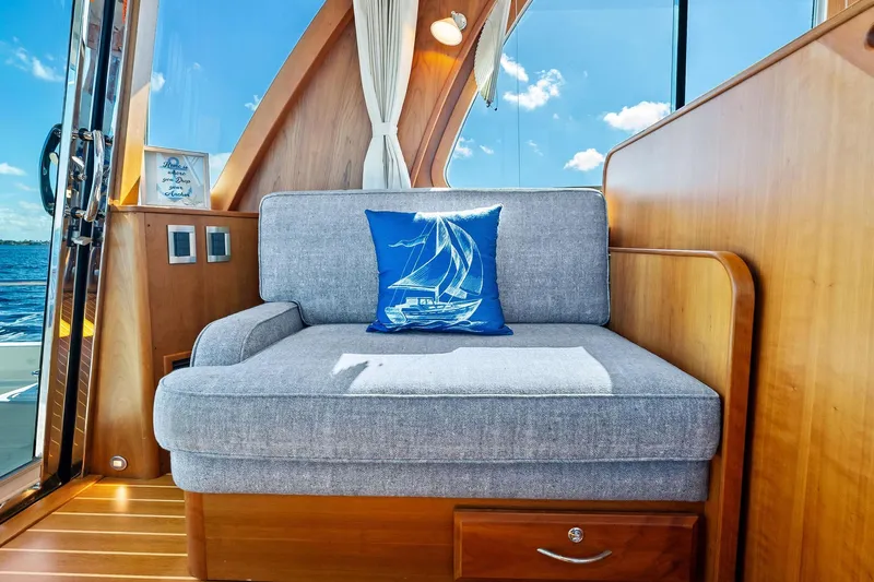 Highlander Yacht Photos Pics Luxurious 2019 Sabre Flybridge interior with cozy seating and nautical decor.