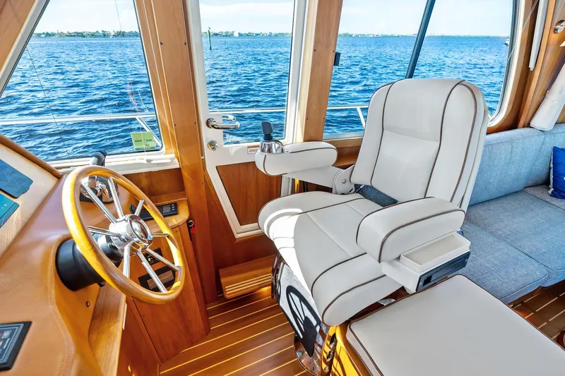 Highlander Yacht Photos Pics Interior of 2019 Sabre Flybridge yacht with steering wheel and plush captain's chair.