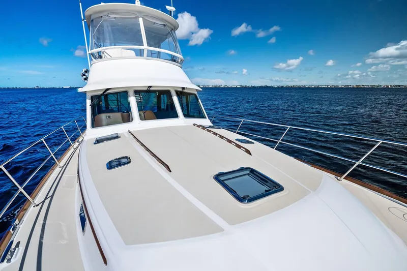 Highlander Yacht Photos Pics 2019 Sabre Flybridge yacht on open water under clear blue sky.