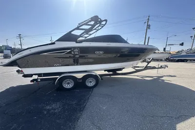 Sea Ray 250 SDX