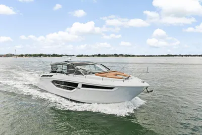 Cruisers Yachts 42 Cantius
