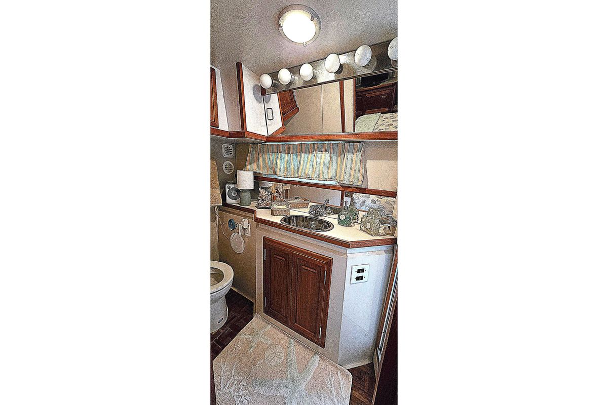 1989 Carver 42 