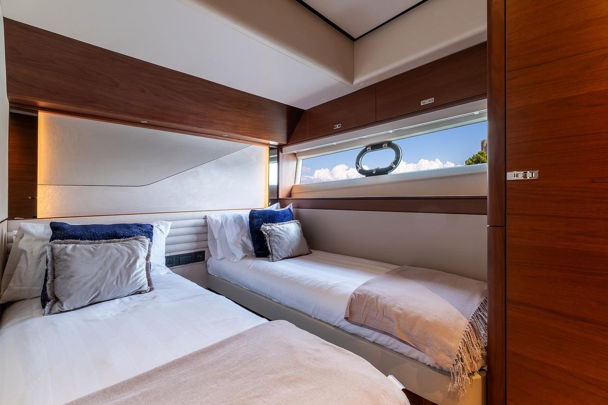 2019 Princess 80 