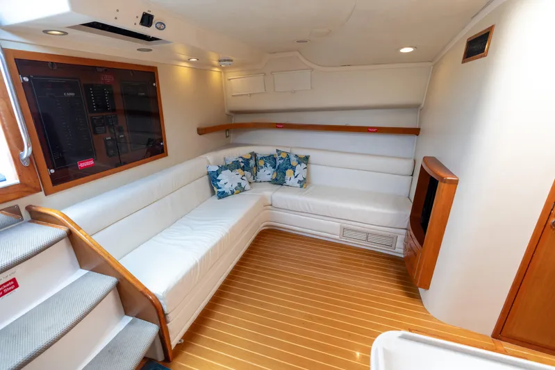 Tail Walker Yacht Photos Pics 2000 Cabo 45 Express TAIL WALKER-Salon