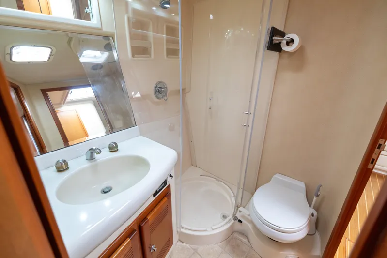 Tail Walker Yacht Photos Pics 2000 Cabo 45 Express TAIL WALKER-Head 1