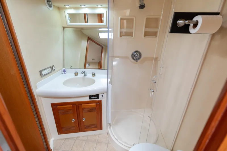 Tail Walker Yacht Photos Pics 2000 Cabo 45 Express TAIL WALKER- Head 2