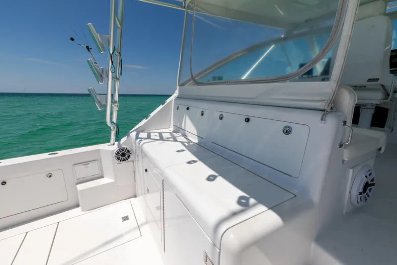 Tail Walker Yacht Photos Pics 2000 Cabo 45 Express TAIL WALKER-Cockpit 2