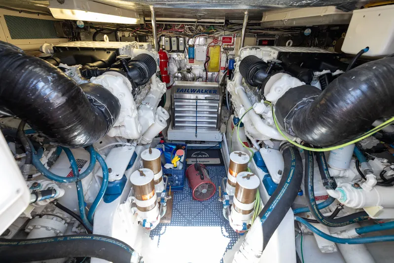 Tail Walker Yacht Photos Pics 2000 Cabo 45 Express TAIL WALKER-Engine Room